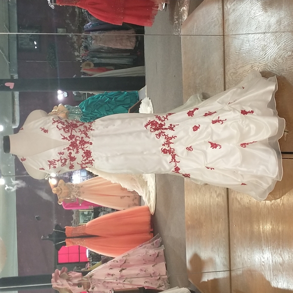 Red and white prom dress - Picture 1 of 9